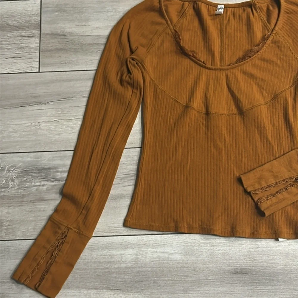 Free People Bit of Lace Layering top Autumn Pearl size XS